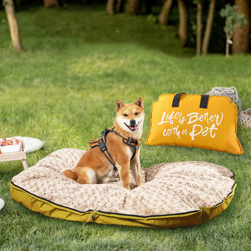 Zipper style portable folding outdoor dog bed mat, portable waterproof cat bed